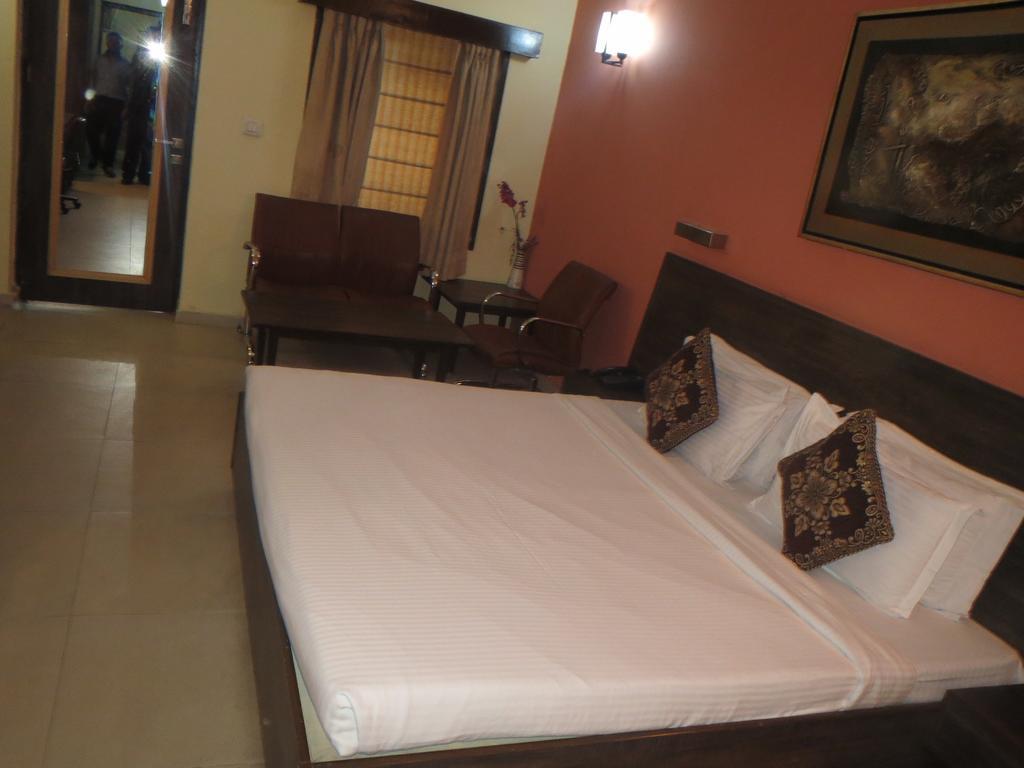 Green Villa Bed & Breakfast นิวเดลี ภายนอก รูปภาพ